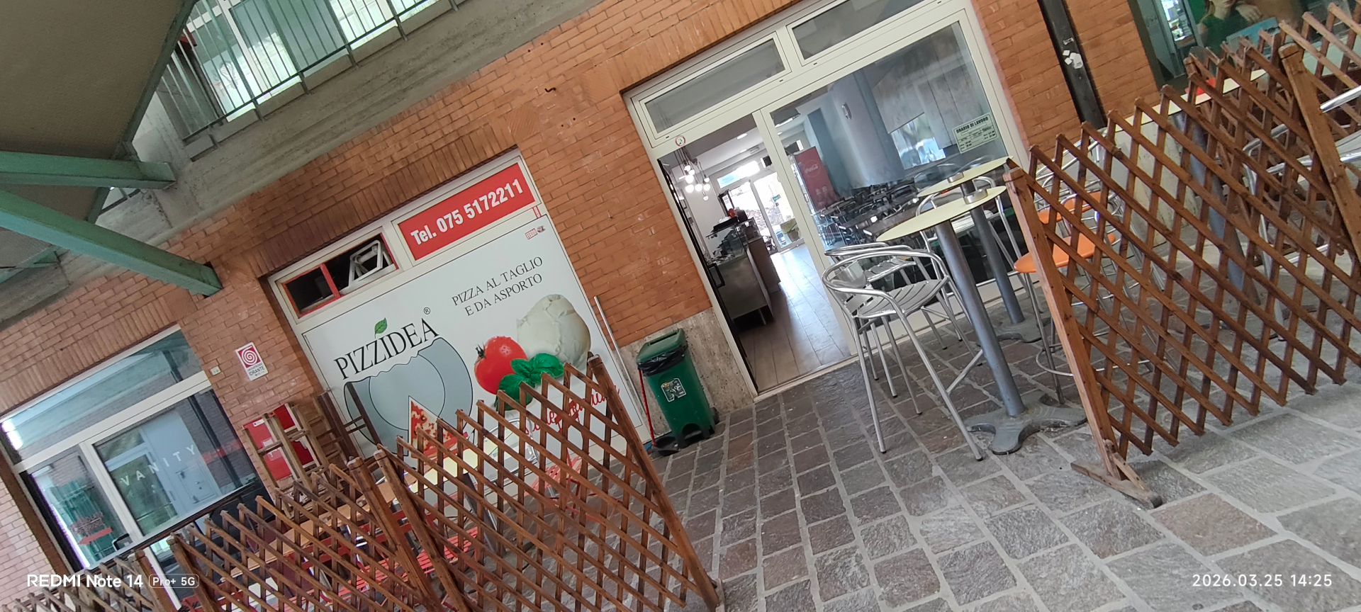 Ingresso del locale con dehor esterno